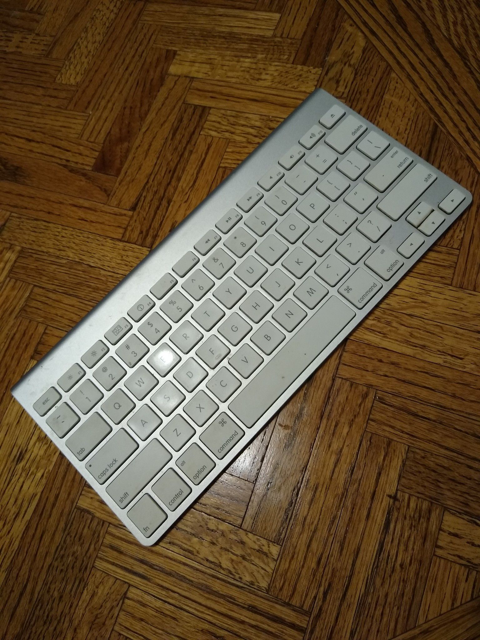 Wireless apple keyboard $20 FIRM **pick up in Carmichael