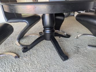 Black round table with 4 chairs