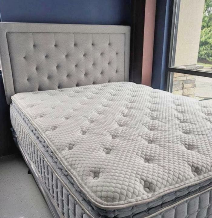 BRAND NEW MATTRESS (still in plastic)