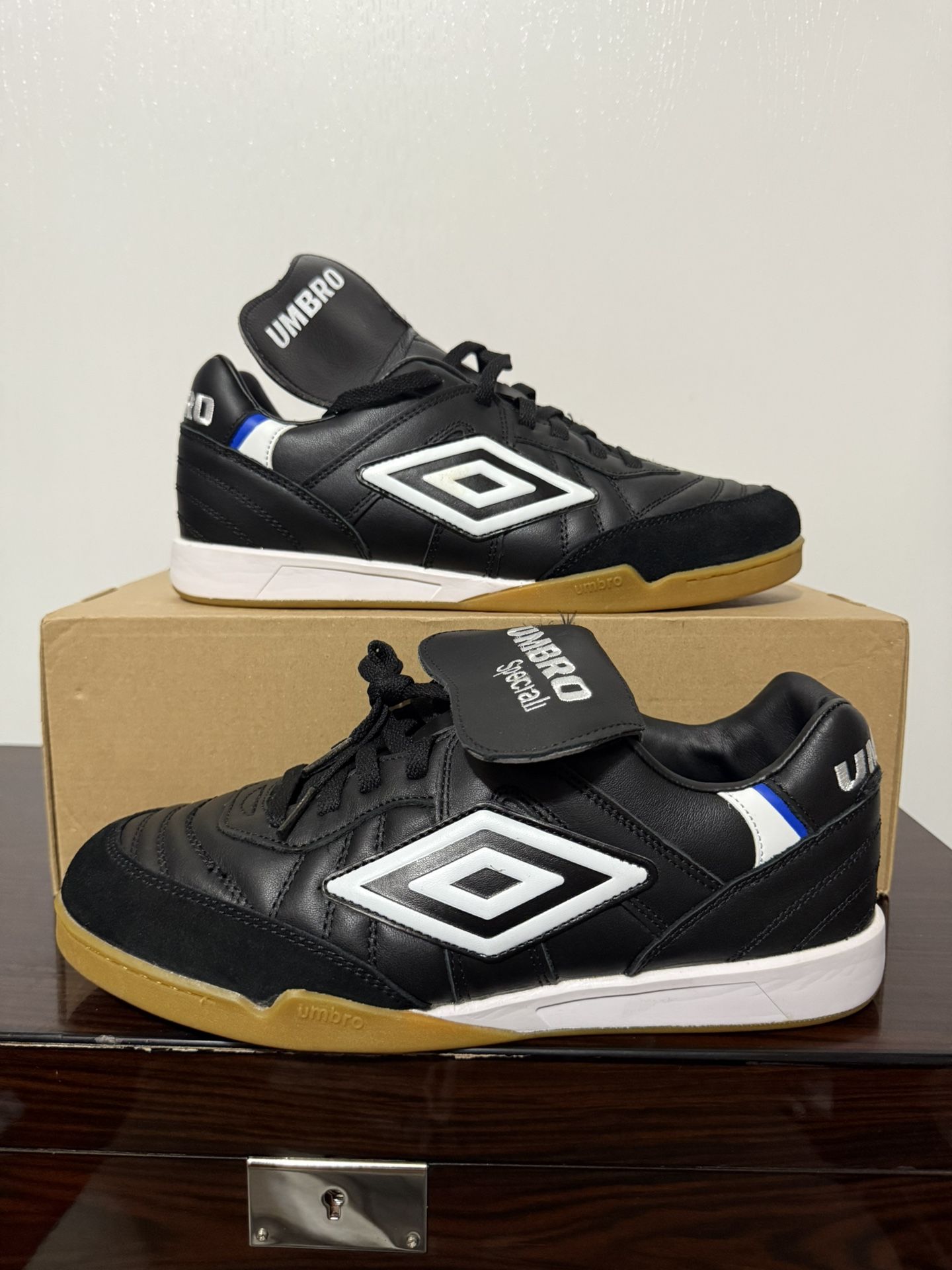 Umbro Speciali Pro 98 IC Indoor Lifestyle Futbol Soccer Shoe Black Mens Sz 9.5