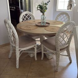 Farmhouse Round Nook Table