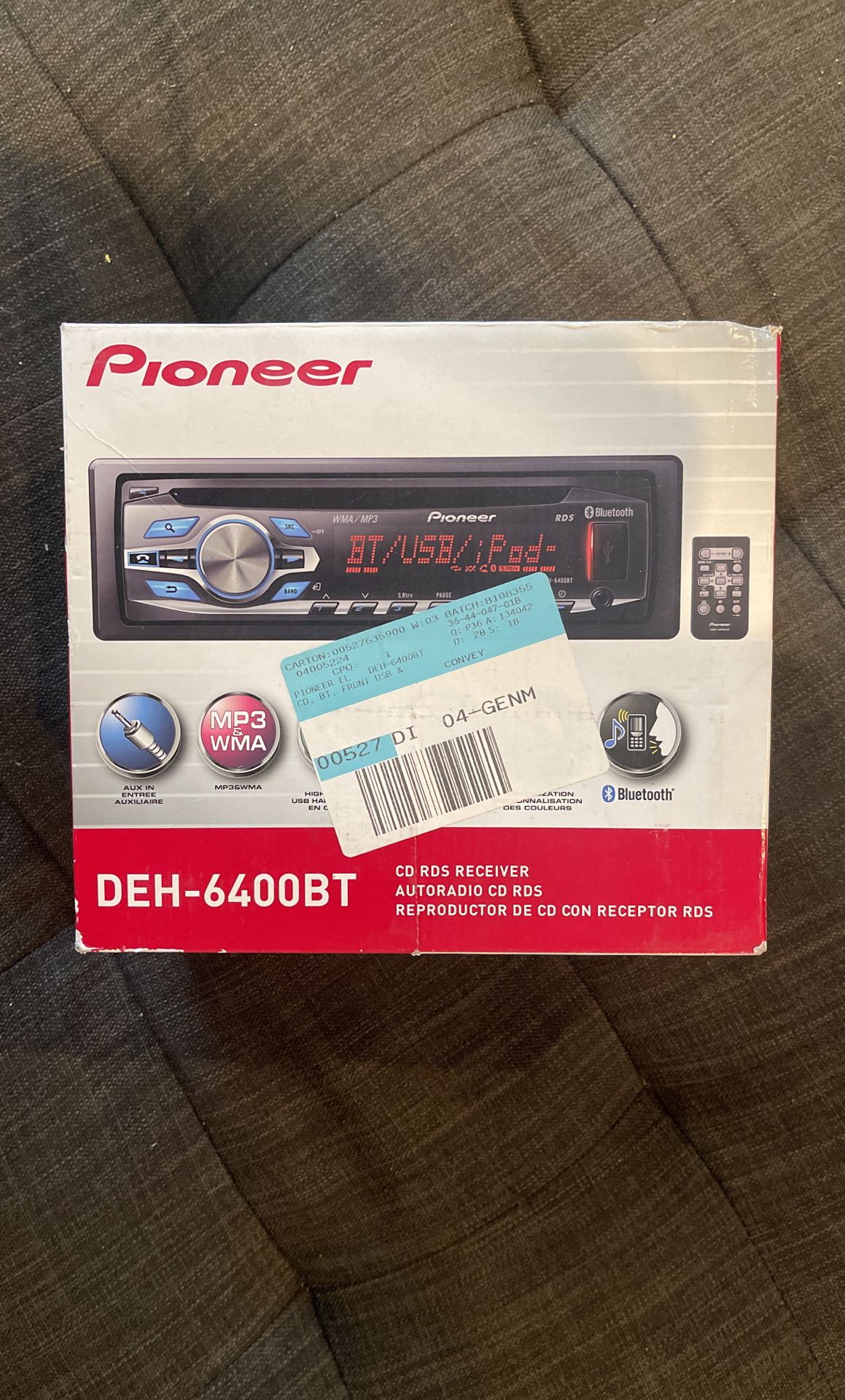 Pioneer car stereo model DEH – 6400BT Bluetooth USB iPod MP3 and remote control 