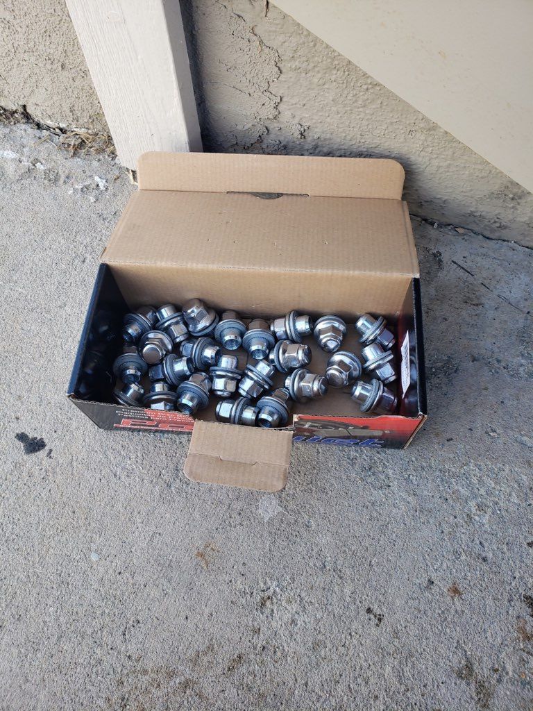 Toyota Tacoma,4Runner Oem Lugs Nuts $70 Firm Price 