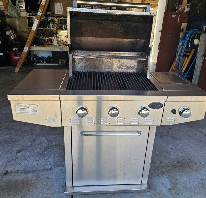 Barbecue Sonoma Brand Platinum Model Very Nice Condition Three Burner. Just service works great all parts in good condition