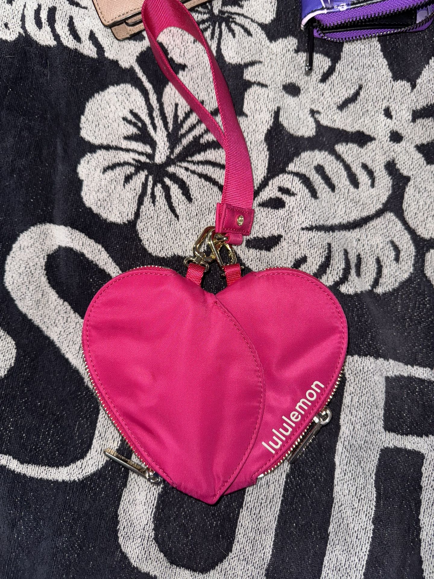 2025 Valentines Day lululemon Heart Keychain Pouch
