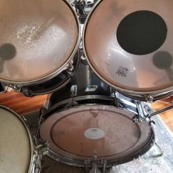 Ludwig  rocker A 7 Piece Drum Set With Snare Drum