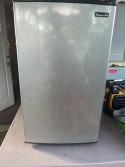Magic Chef - Mini Fridge