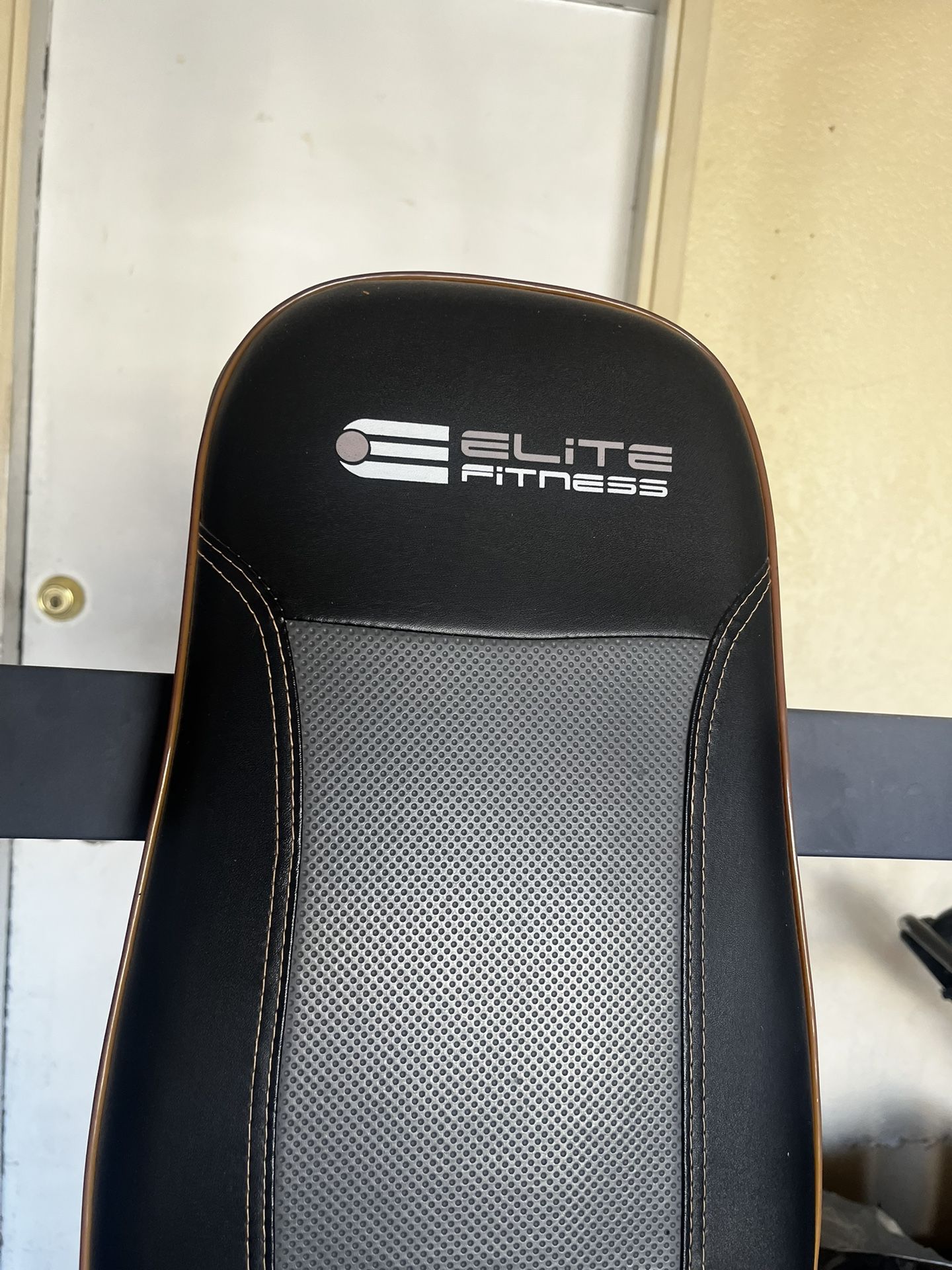 Pull Up And Dip Station