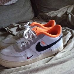 Size 5.5 (air Force 1s LvL Hoops edition)
