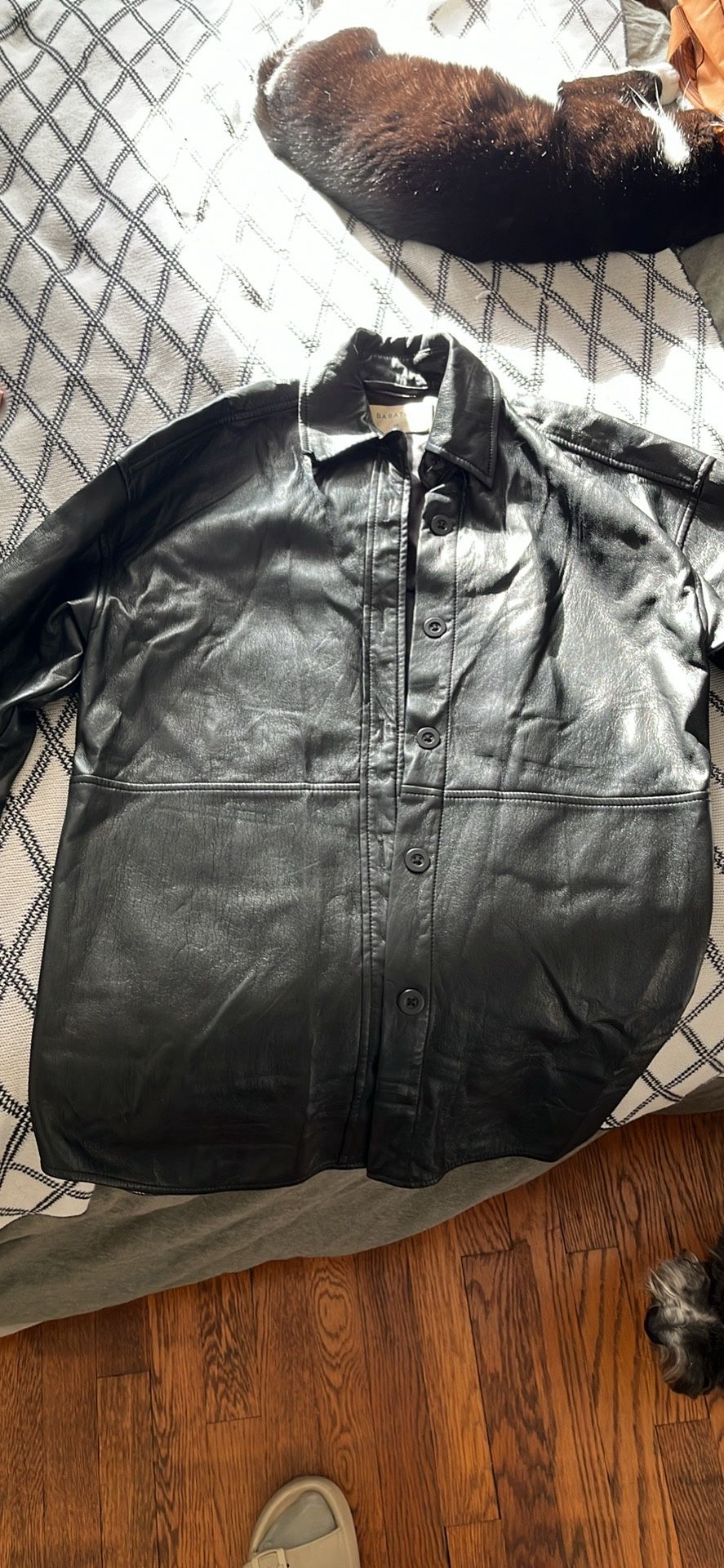 Aritzia pleather shirt jacket xs