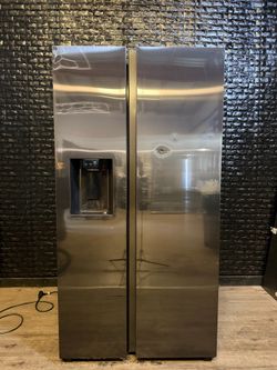 SAMSUNG REFRIGERATOR w/WARRANTY! R3713A