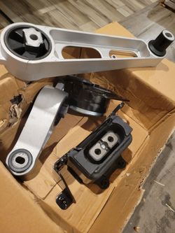 2001-----2010 PT cruiser 2.4  motor and transmission mount set part# A2947---A2949----A3206---A2948