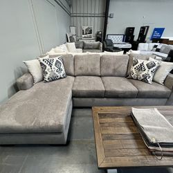Gray Sectional w/ chaise 
