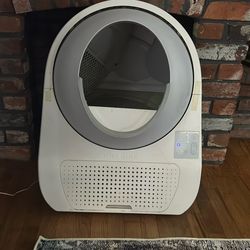 Cat litter box