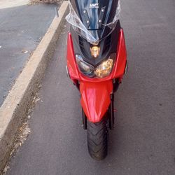 2024 SCOOTER 150 cc HAS TITLE 