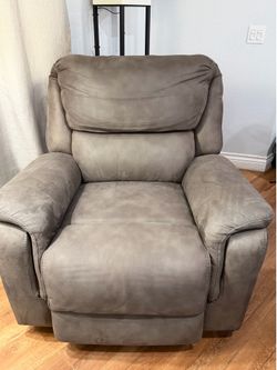 Costco gray electric recliner, fantastic condition