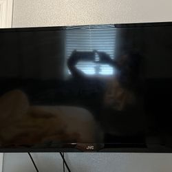 JVC 32 Inch Tv and Wall Mount