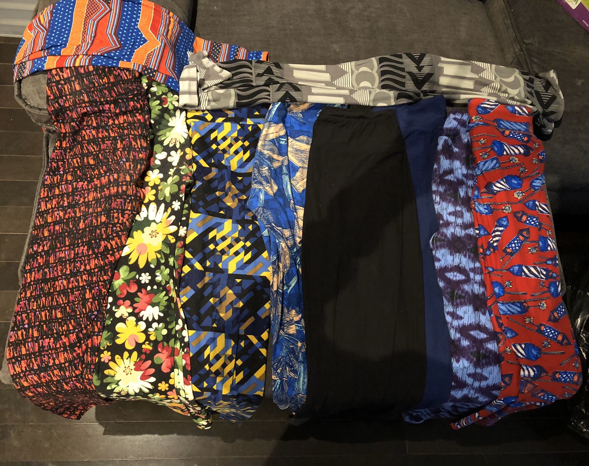 LulaRoe one size buttery soft leggings