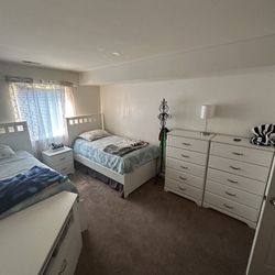 Twin Size Bed Set!!