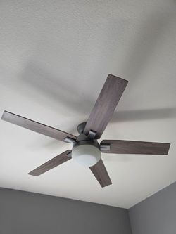 Hunter 52"ceiling fan with Light &Remote-brushed nickel.