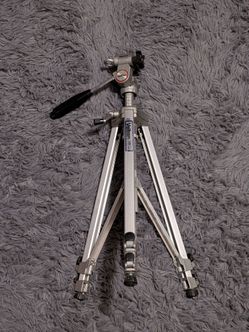 Velbon 3 leg tripod