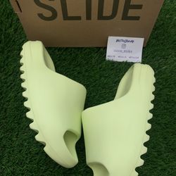 Yeezy Slides “Green Glow”✅
