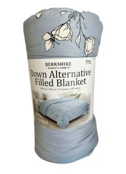 Berkshire Down Alternative Filled Blanket.Reverse to Solid.King Size 112"x92"