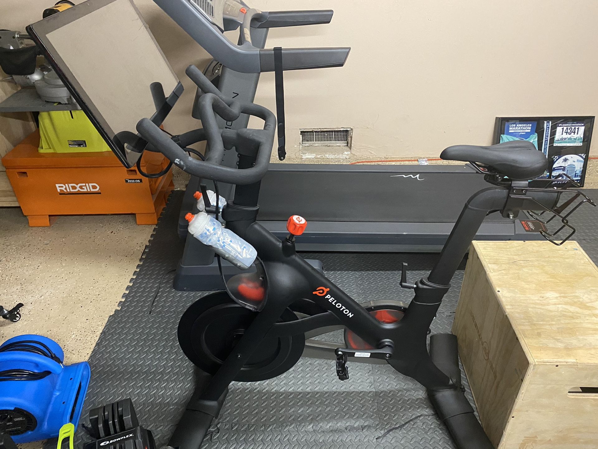 Peloton Gen 3 Like New w/ shoes for Sale in Fullerton, CA OfferUp