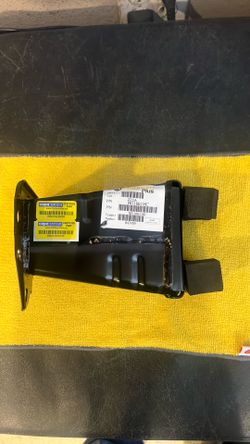 2014 to 2019 Nissan Rogue LH rear bumper  bracket
