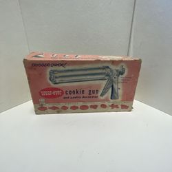 Wear-Ever Trigger Quick Cookie Gun and Pastry Decorator Vintage #3365 With Box