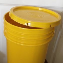 Bucket with Handle and Lid