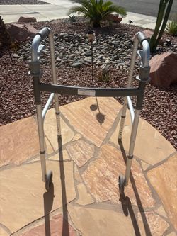 Adult walker collapsible