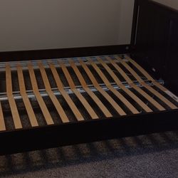 QUEEN SIZE BED FRAME 