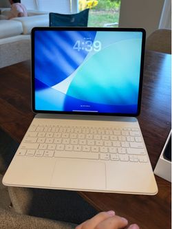 iPad Air m3 13 inch with Magic Keyboard