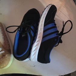 Adidas 7 1/2 Sneaker