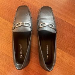 Ladies I Love Comfort Black Flats in Size 9!