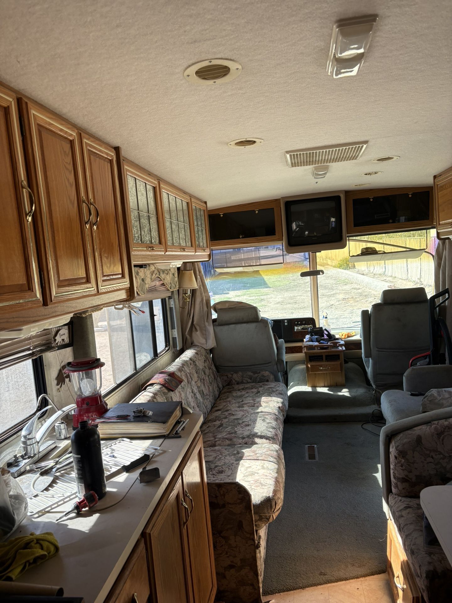 1995 Winnebago Adventure