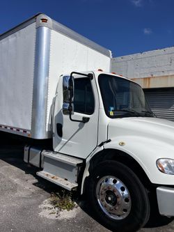 Box Trucks 2019 Freightliner M2 106