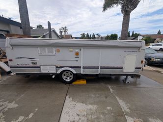 Fleetwood Niagara Pop-Up Camper Trailer