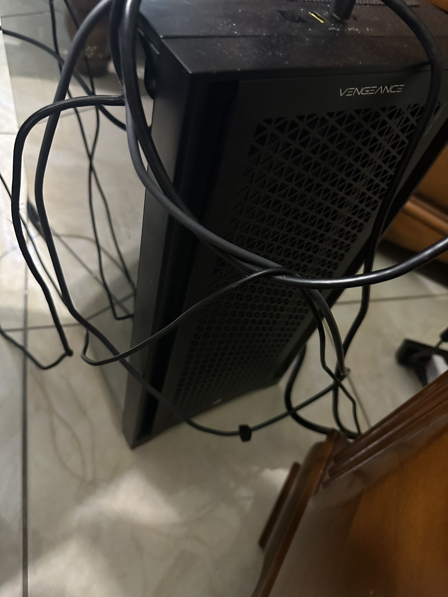 Corsair Vengeance i7400 Series Gaming PC - Liquid Cooled Intel® Core™ i7 13700K CPU - NVIDIA® GeForce RTX™ 4070 Ti Graphics - 32GB Vengeance RGB DDR5