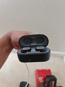 Bluetooth Earphones. Skullkandy Sesh. Never Used