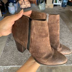 Woman’s Shoes Size 10