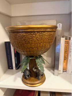 Bowl on pedestal (Resin and metal)