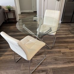 Dining Table & Chairs 