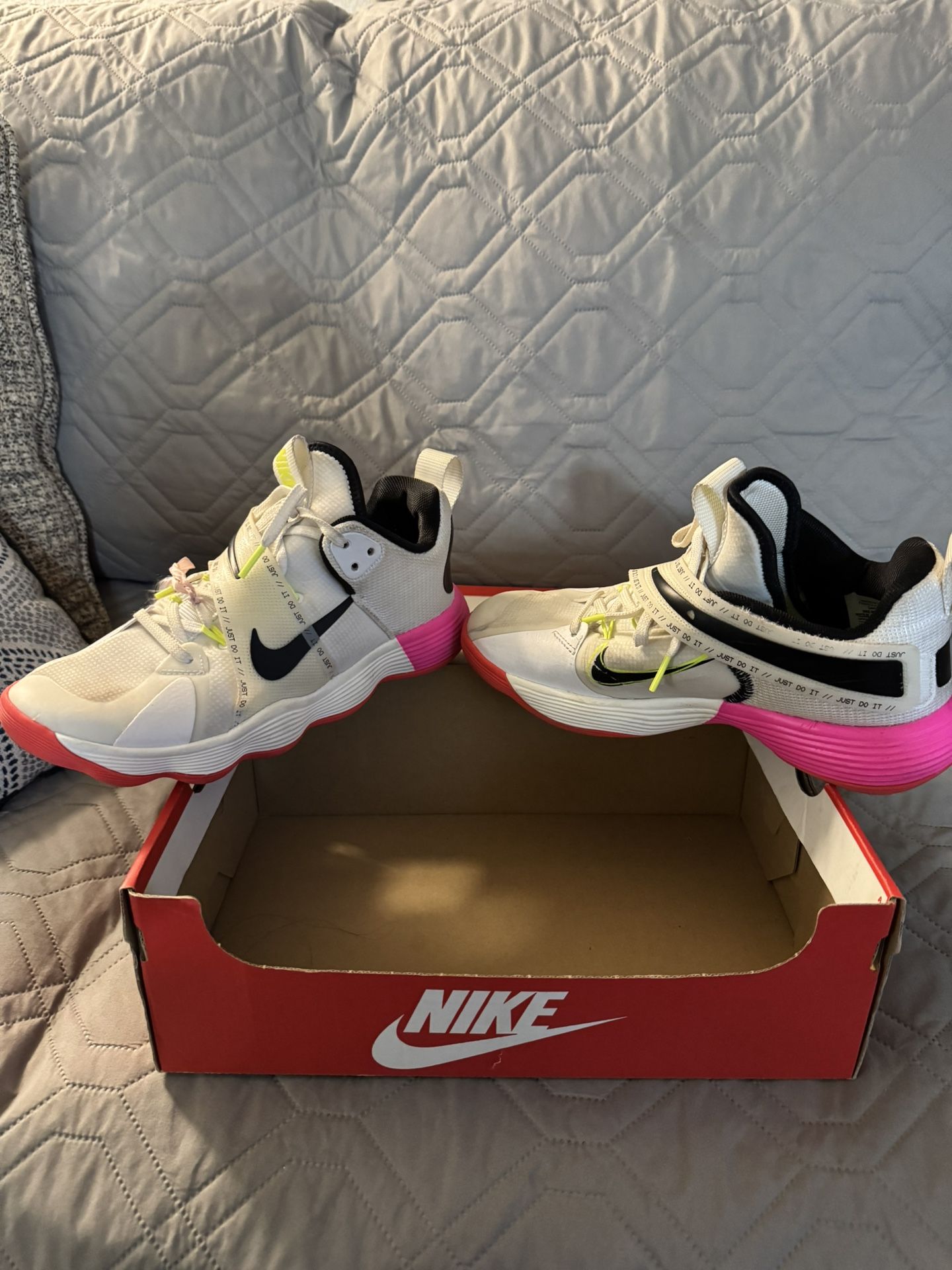 Nike React HyperSet SE Volleyball
