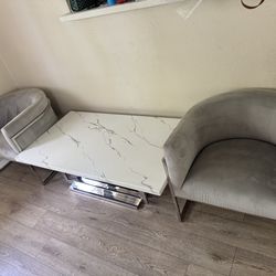 2 armchairs and cofee table