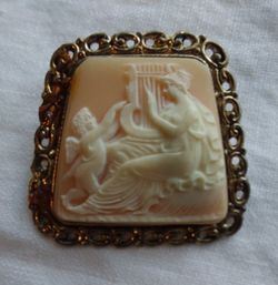 Vintage Cameo Brooch Pin 