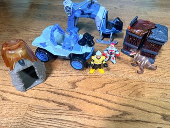 Heroes Jurassic World line a blue Dino Tracker