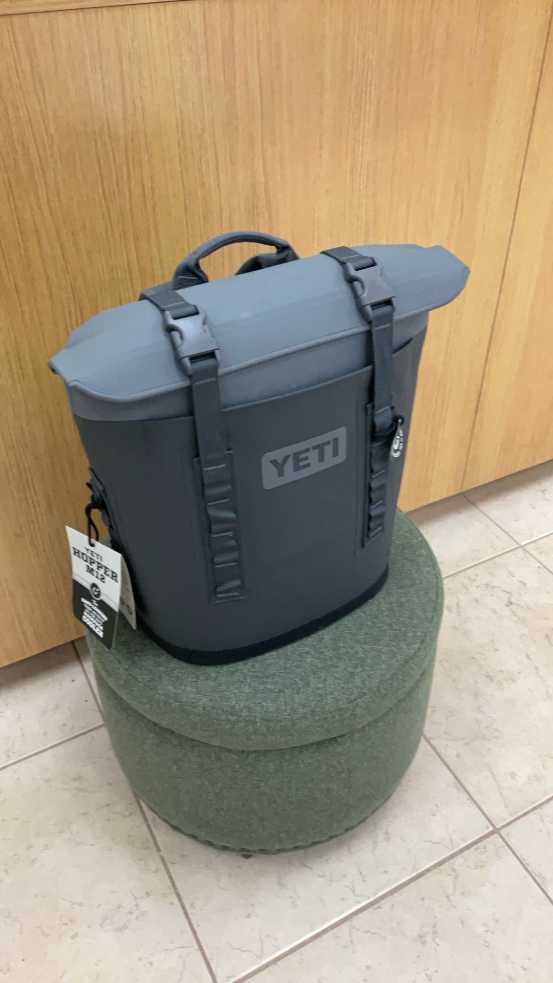 YETI HOPPER M12 BACKPACK COOLER CHARCOAL.