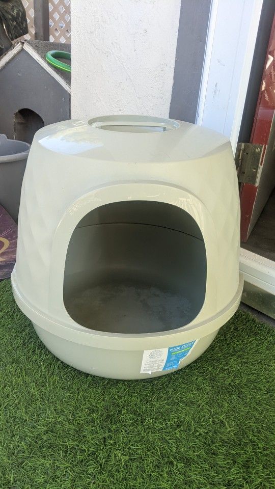 ExquisiCat Diamond Dome Wide Entry Hooded Litter Box $15 firm